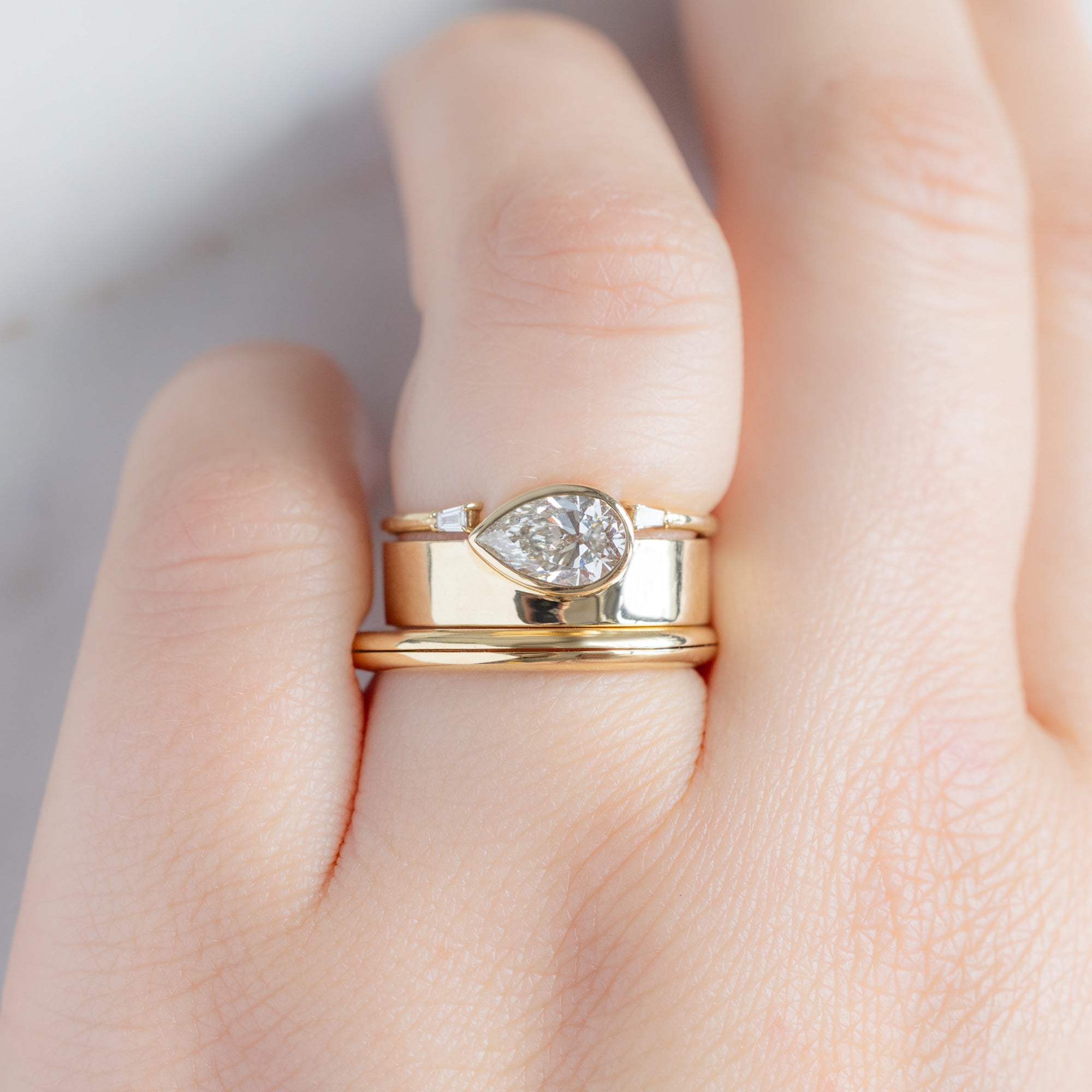 The Love Story Ring with a Sapphire | Yellow Gold