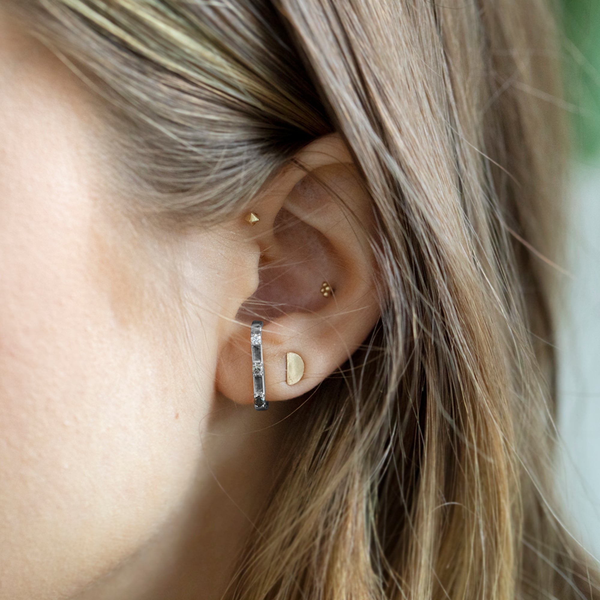 Alexis Russell Earrings The Ombré Diamond Ear Huggie | White Gold