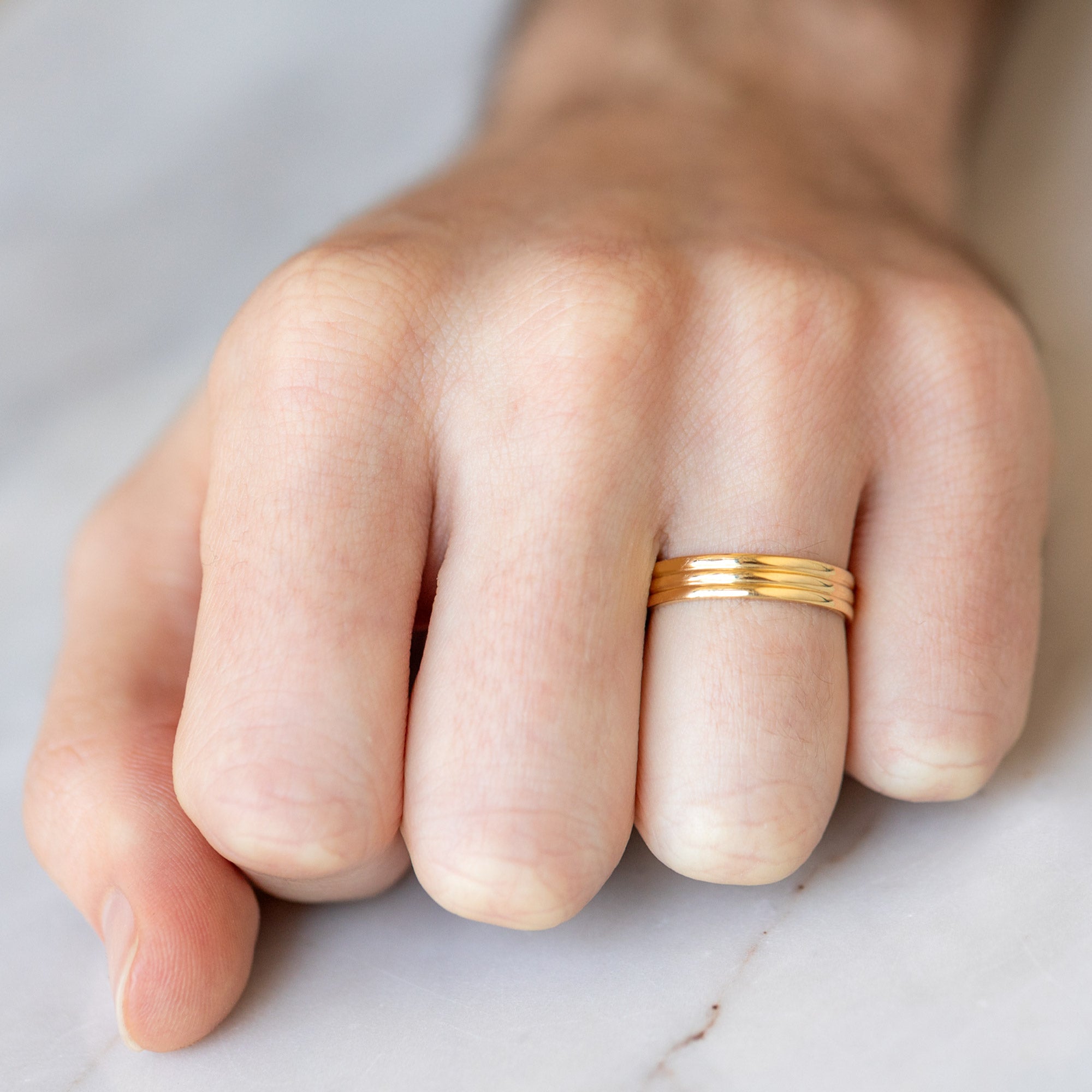 The Men's Stratum Wedding Band | Yellow Gold